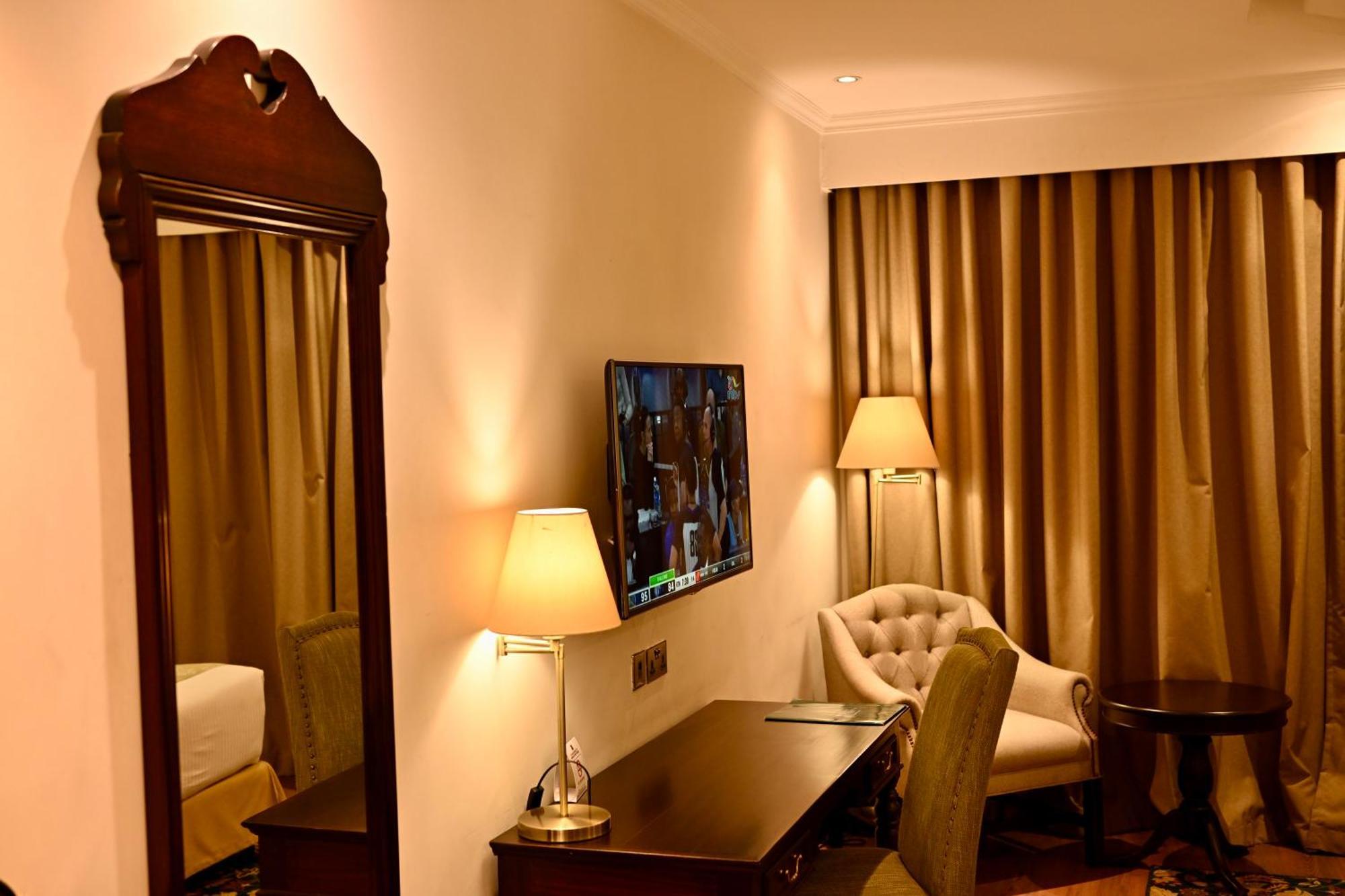 Midland Hotel Nakuru Exterior photo